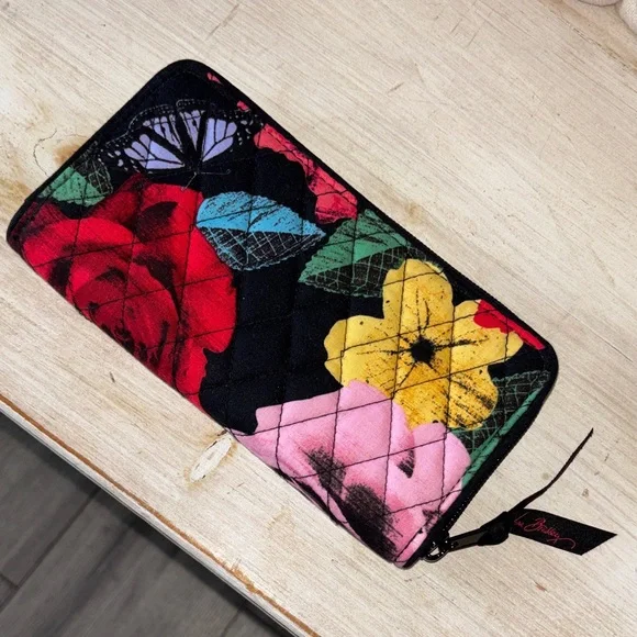 🌸Vera Bradley Havana Rose Black Floral Quilted Colorful Zip Wallet Like New - Picture 5 of 9